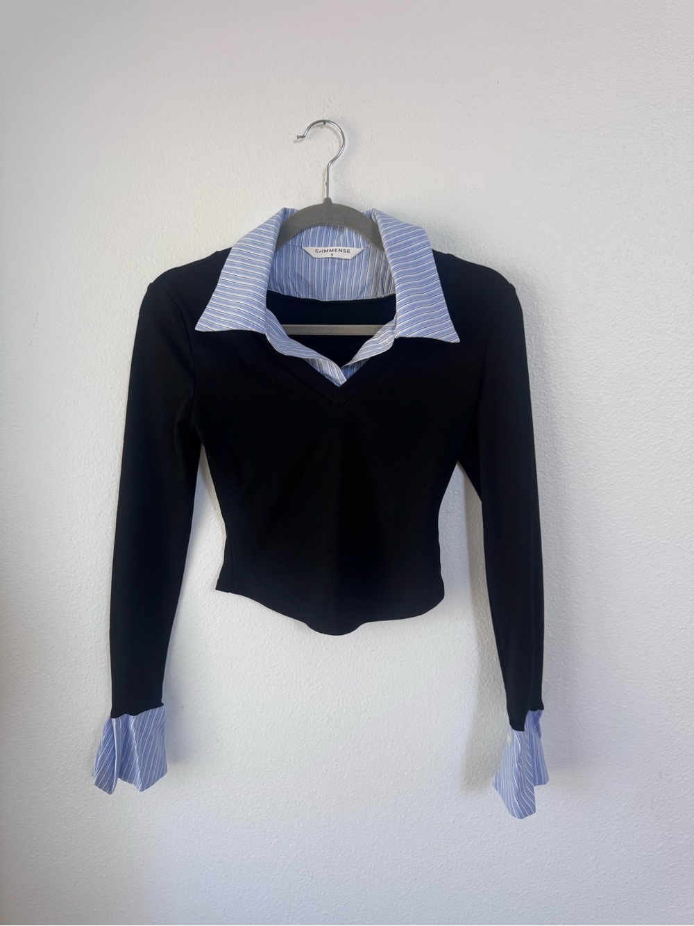 Commense V-Neck Top with Blue Stripe Collar